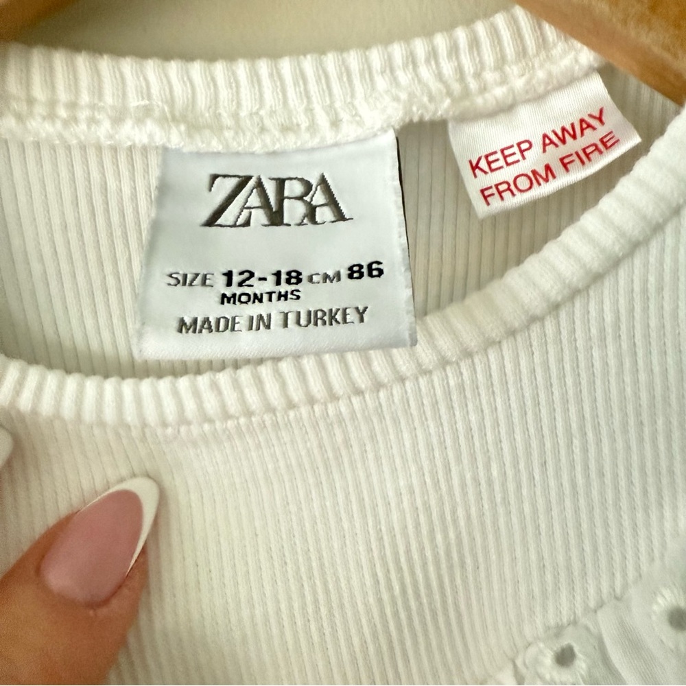 Zara Baby White Ribbed Tee with Eyelet Ruffles - Picture 3 of 4